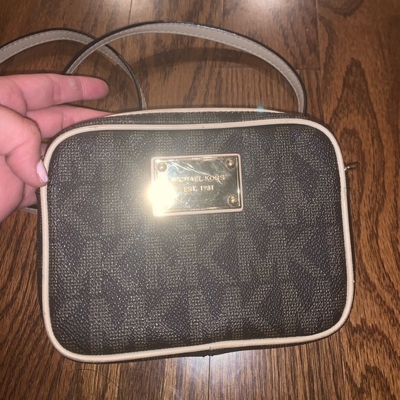 Micheal Kors Purse - Picture 6 of 6